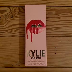 Kylie Jenner Victoria matte liquid lipstick and liner